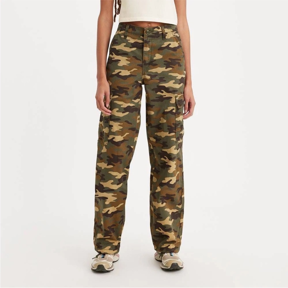 Levi’s ‘94 Baggy Cargo Camo Pants Women’s 26
